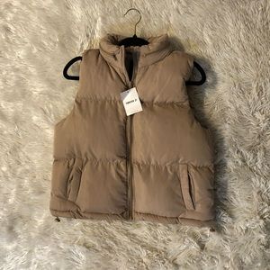 Cropped puffer vest